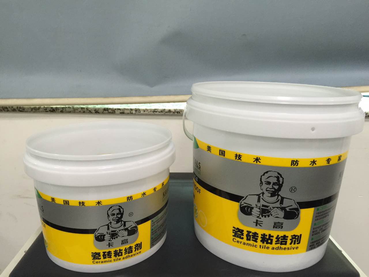 剛貼好的瓷磚就脫落，是瓷磚不好還是施工不對？