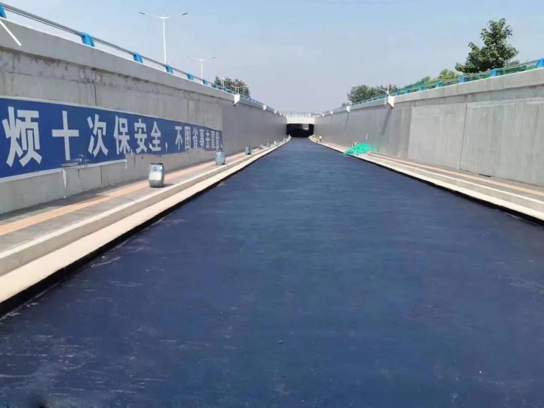 對于橋面防水來說，防水涂料層是最重要的